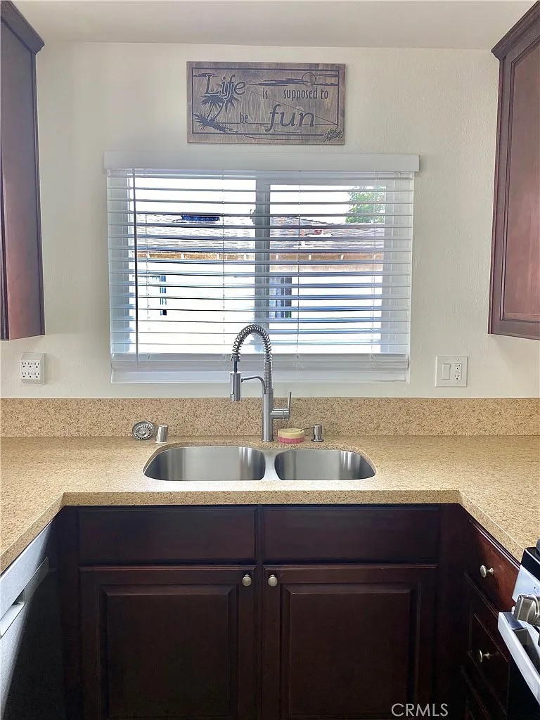 2 bed, 1150 sqft, $2,500 — Photo 4