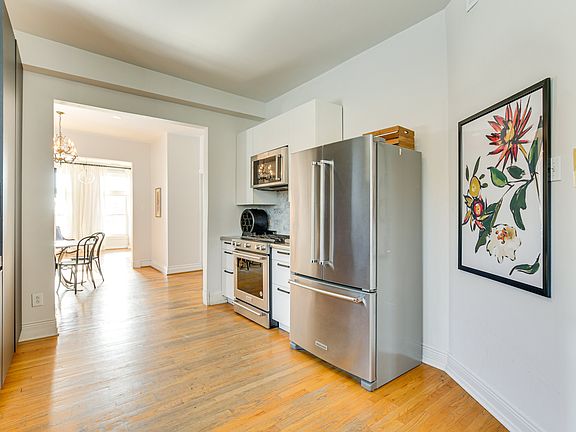 5th image of 2256 W Grand Ave #3