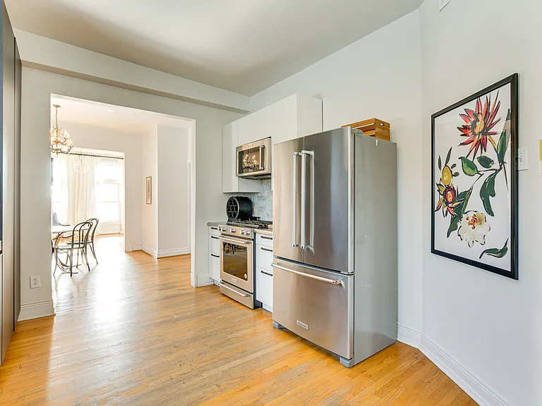 2256 W Grand Ave #3 — Photo 5