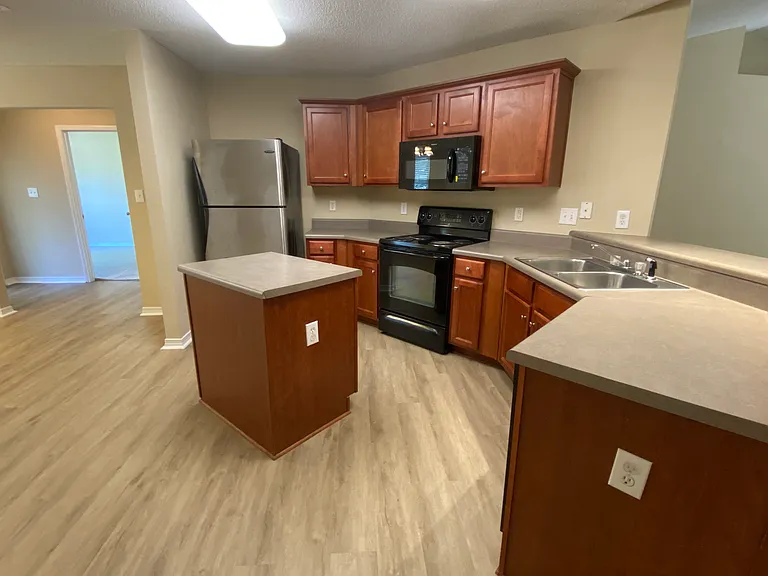 11815 Balsam Ct — Photo 3