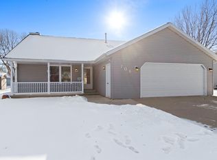 706 Kickapoo Pl, De Pere, WI 54115