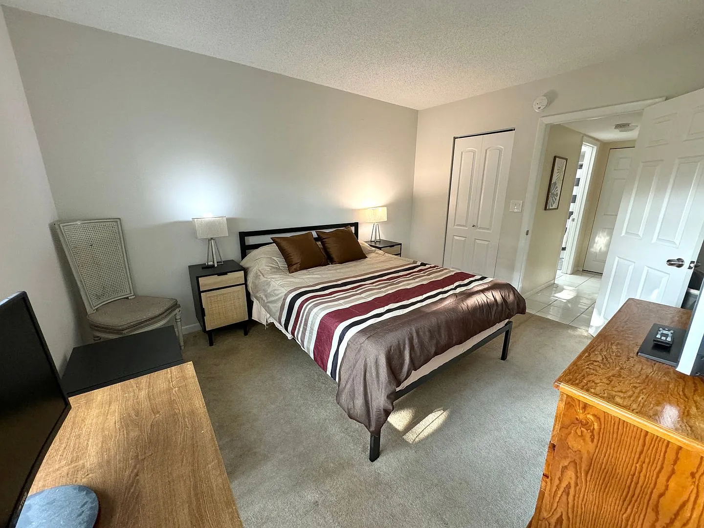 5-Min Walk to FAU Private Room in Furnished 2/2 Condo w/ Pool & Canal Views $1550 — Photo 4