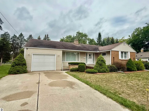 445 Yale Ave, Alma, MI 48801