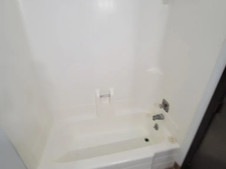 1711 La Crescent St #116 — Photo 8