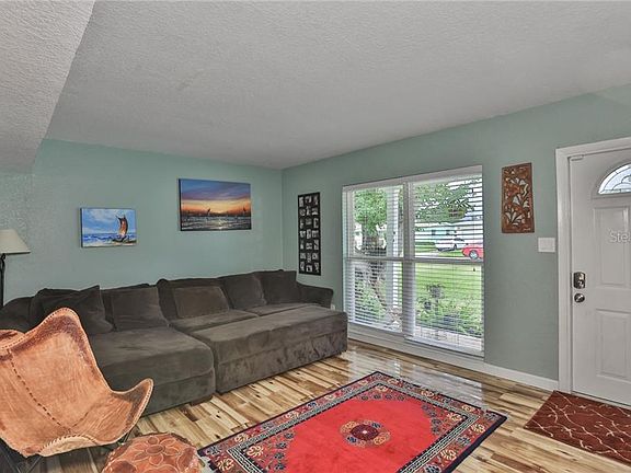 4th image of 742 43rd Ave NE