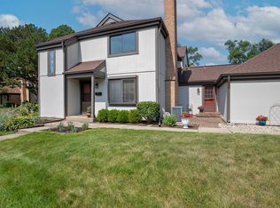 1296 Farnsworth Ln, Buffalo Grove, IL 60089