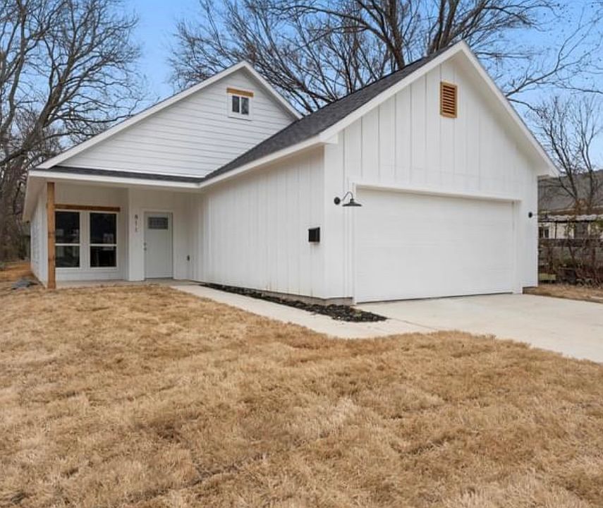 1st image of 811 Park Dr