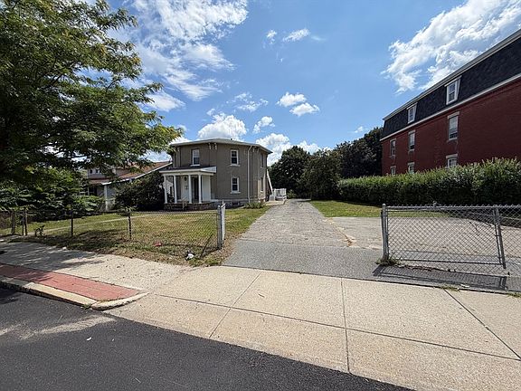 3rd image of 312 Plantation St