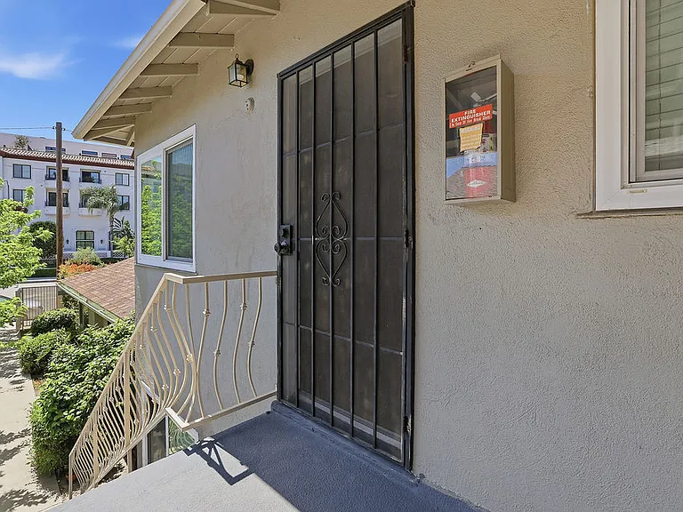 14153 Moorpark St — Photo 11