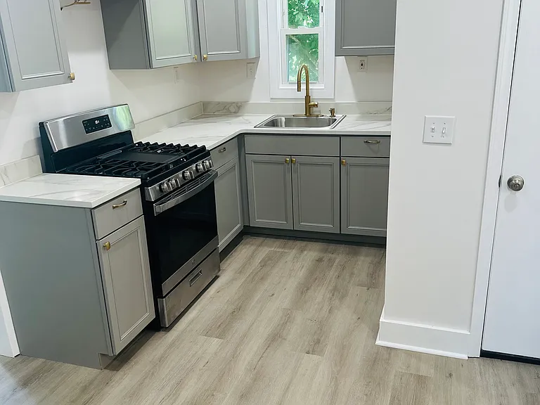 225 Laredo St — Photo 5