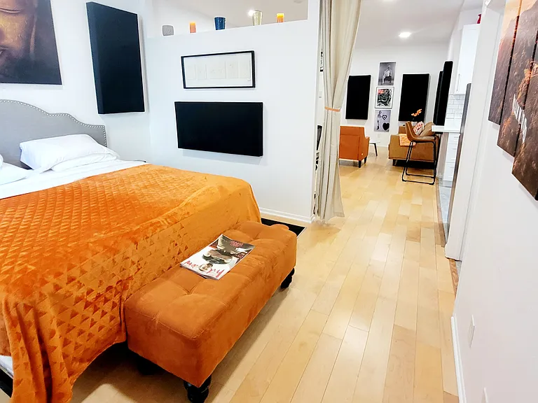1230 N June St #114 — Photo 13