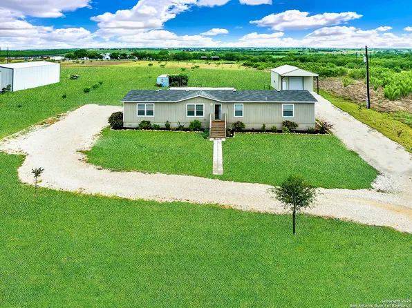 1640 WOSNIG RD, Marion, TX 78124