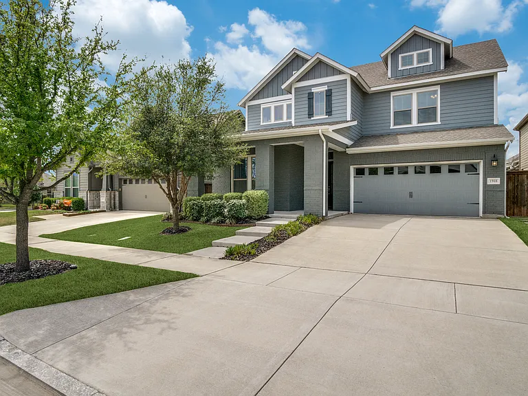 1908 Roundtree Cir E — Photo 1