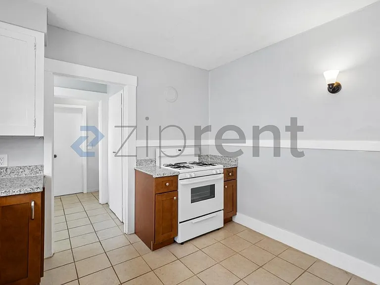 1052 45th St #A — Photo 12
