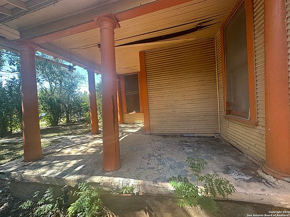2nd image of 2119 W Travis St