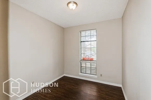 330 Bryant Ln — Photo 10