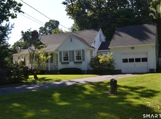 7 Barrett Dr, Niantic, CT 06357