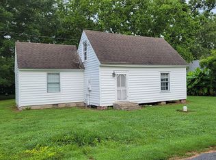 1 Pearl St, Wachapreague, VA 23480