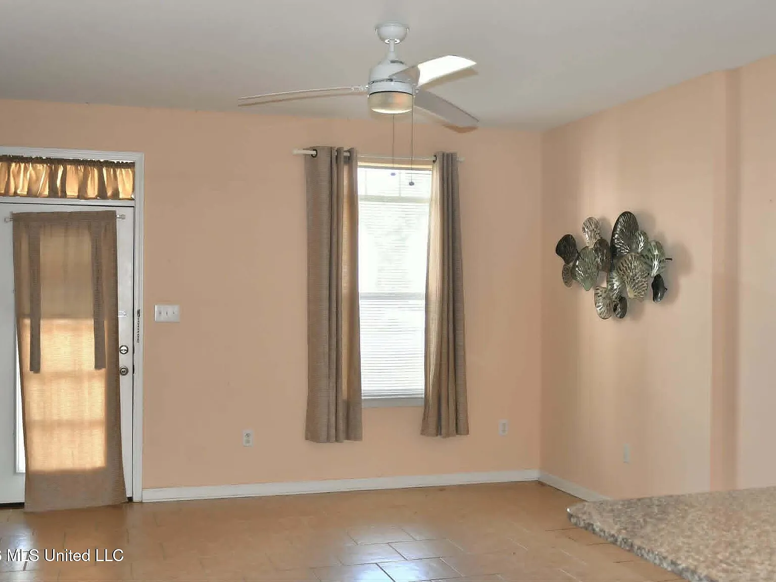 3 bed, 3.0 bath, 1156 sqft, $1,800 — Photo 3