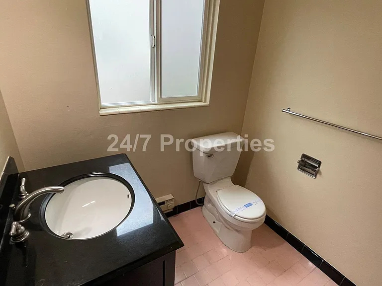 3425 SW 11th Ave #4 — Photo 7