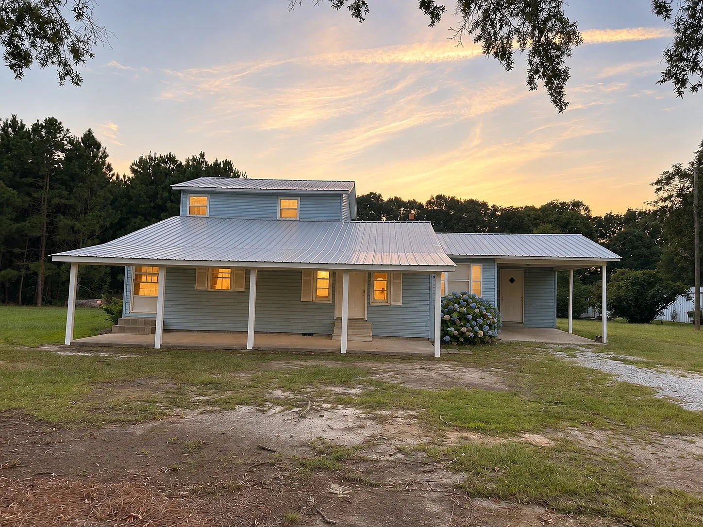 3 bed, 1328 sqft, $1,800 — Photo 1