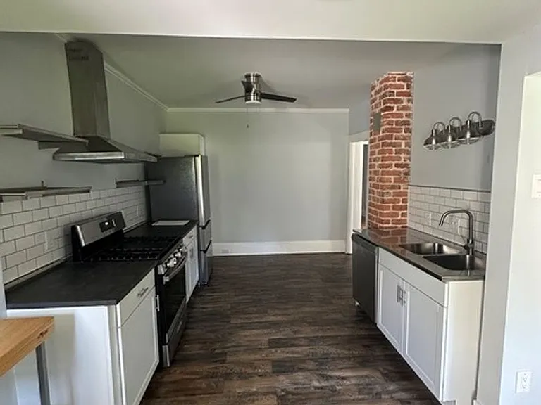 918 Franklin St #2 — Photo 3