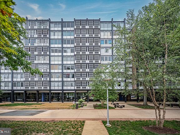 4th image of 1301 Delaware Ave SW #812