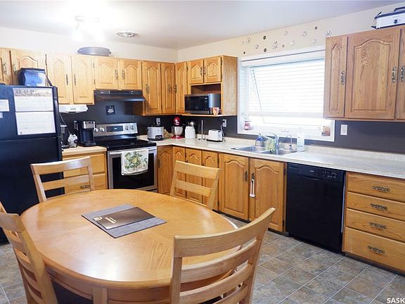 3rd image of 83 Patricia Dr