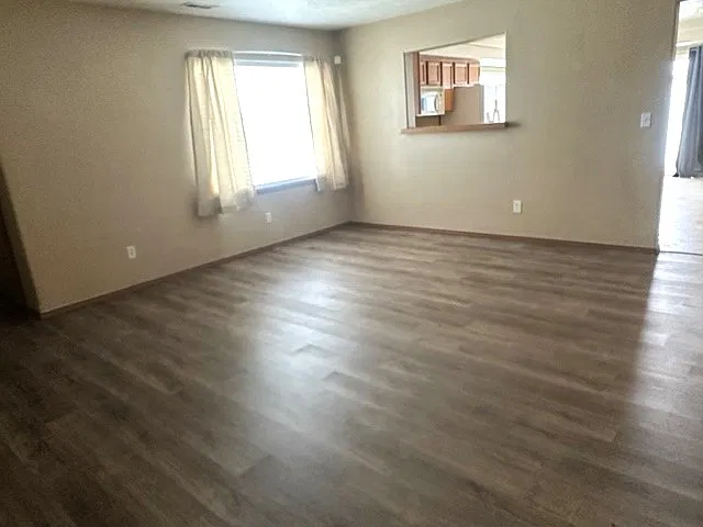 3 bed, 2.5 bath, 2040 sqft, $1,995 — Photo 3
