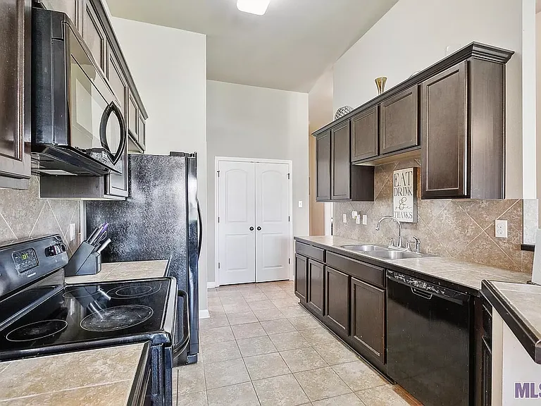 6382 Mallard Crossing Dr — Photo 2