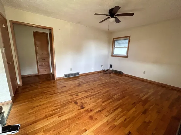 412 N Alexander St, Hoisington, KS 67544