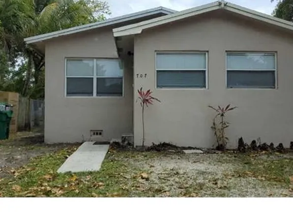 707 SW 8th St, Dania, FL 33004