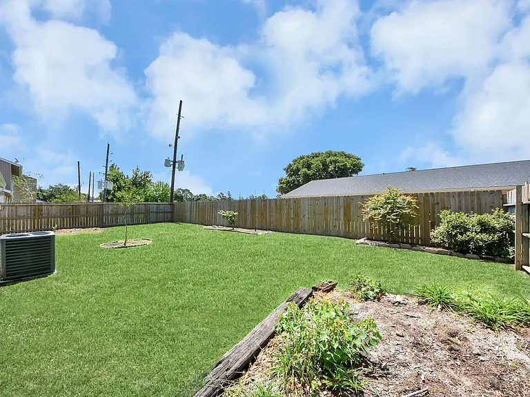 18019 Autumn Hills Dr — Photo 29