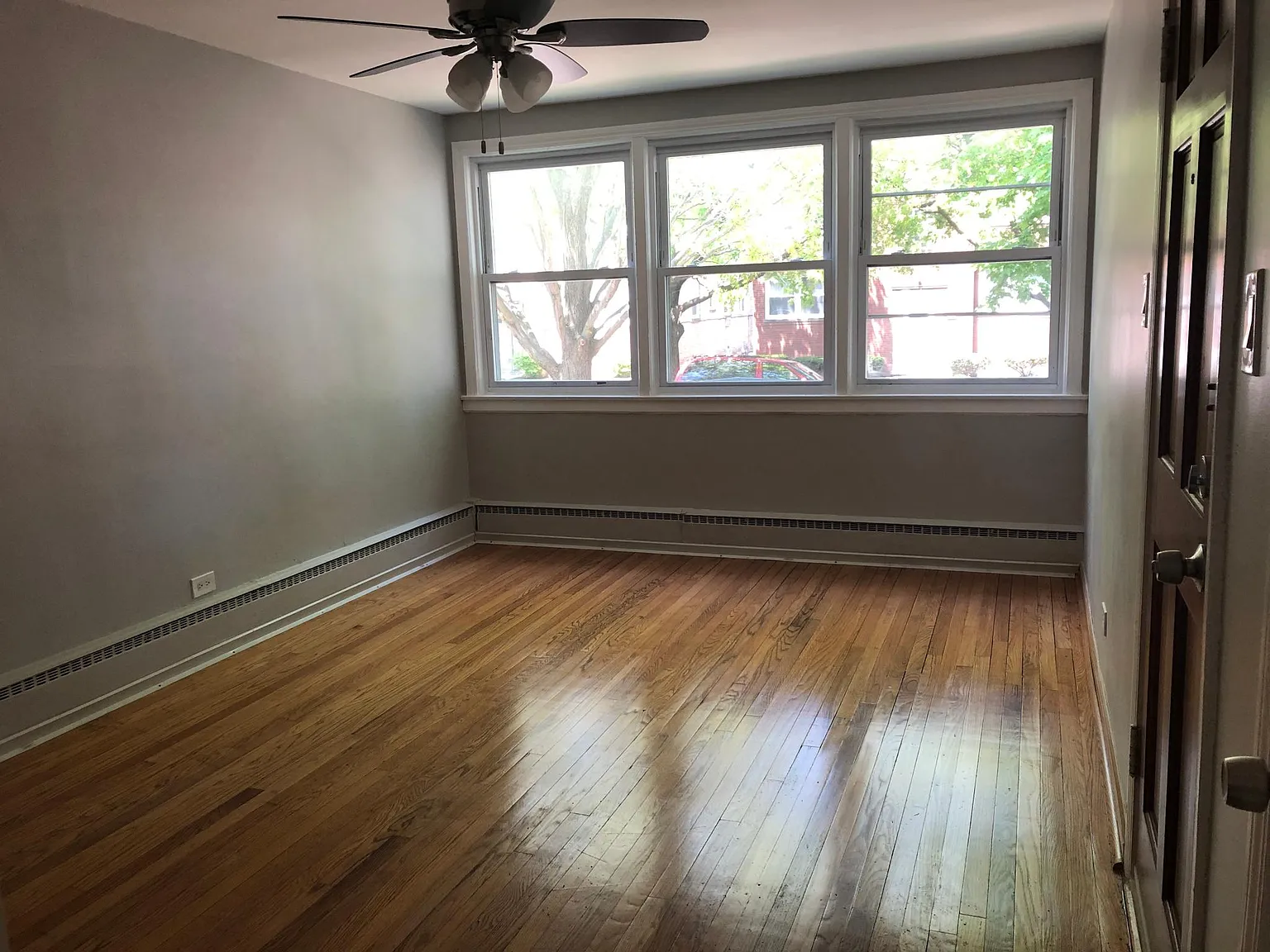 2715 W Rascher Ave — Photo 4
