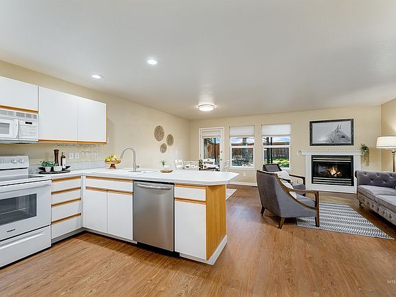 3rd image of 5821 N Cobbler Ln