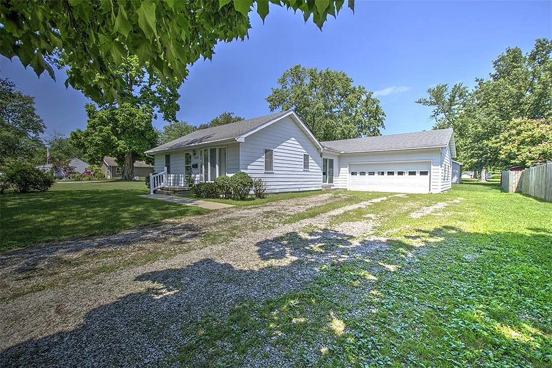 4324 E Cleveland Ave photo 1