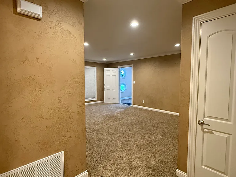 105 Floss Mar Ct — Photo 5