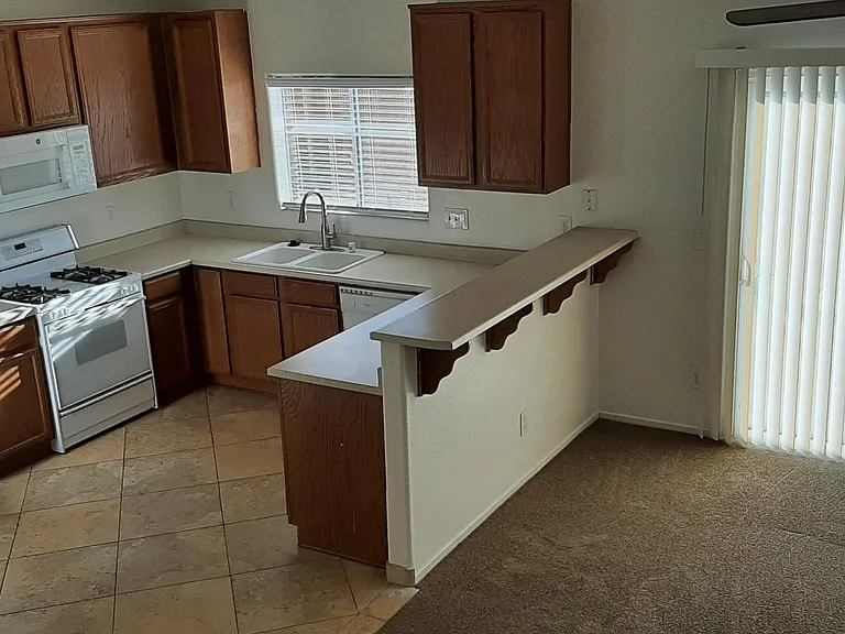 9574 Bouncing Ball St — Photo 2
