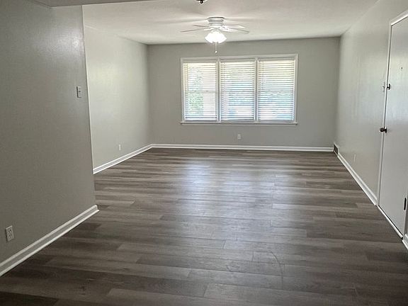 4th image of 626 Broadmoor Dr APT D