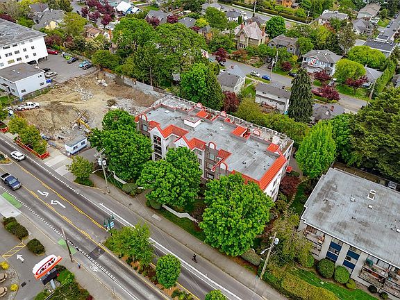 3rd image of 873 Esquimalt Rd #107