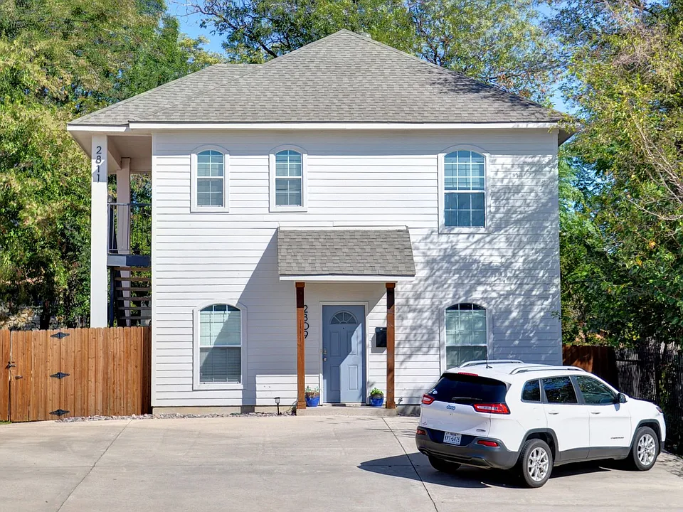 2811 Wayside Ave