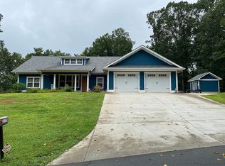 2175 Silver Cir, Gainesville, GA 30501