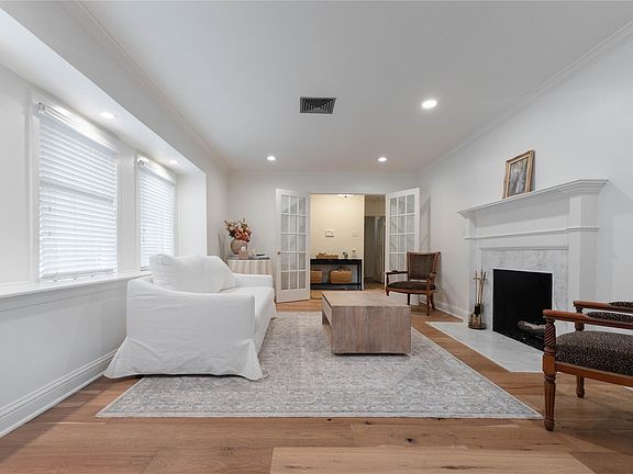 4th image of 7823 Fairdale Ln