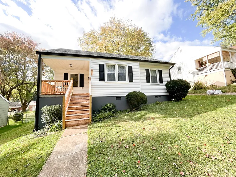 614 Sussex St — Photo 1