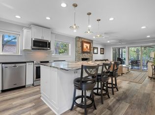 1137 Twin Points Rd, Hot Springs, AR 71913