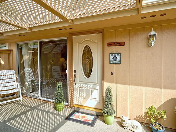 4th image of 11244 Village 11