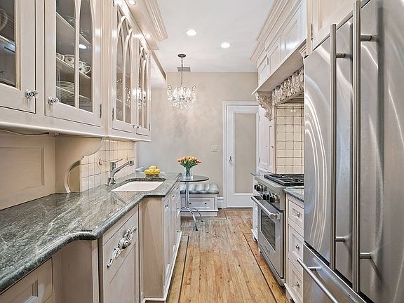 4th image of 1070 Park Ave #16C