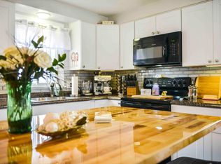 23 Wesleyan Ave, Warwick, RI 02886