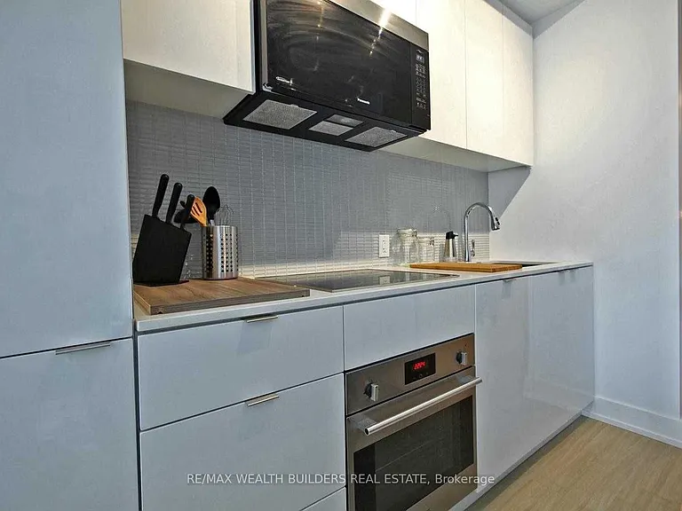 7 Grenville St #1108 — Photo 14
