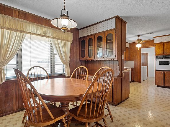 4th image of 824 Iron Bridge Rd